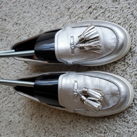 MICHAEL Michael Kors Silver Tassel Flats Loafers Size 5.5 - Picture 3 of 8